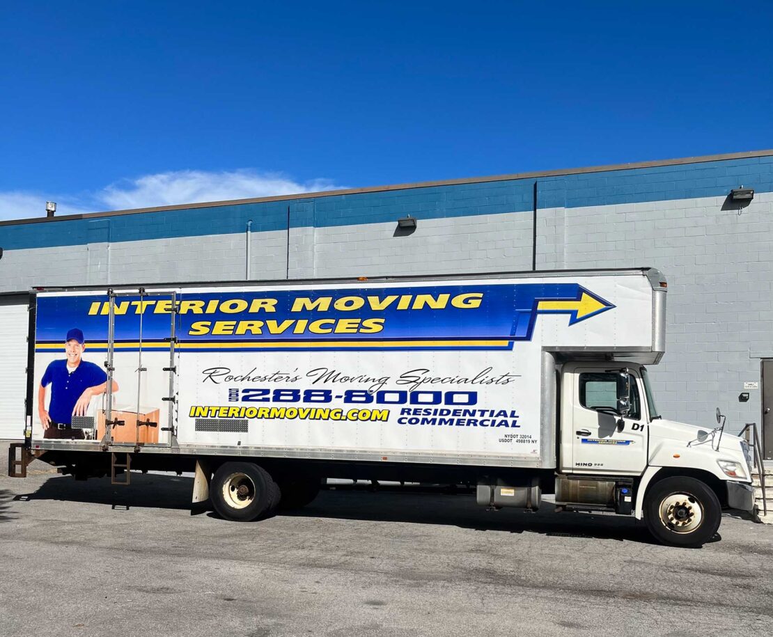 Full service moving truck